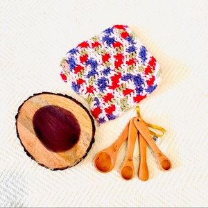 Farmhouse kitchen decor - wood slice - wood measure spoons - crochet was…